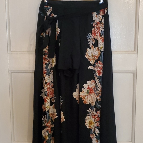 🆕️ Long maxi skort, it has shorts attached to it. - Picture 1 of 4